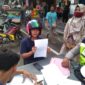 FOTO : Salah Satu Pengendara Membuat Surat Pernyataan Dihadapan Petugas Satlantas Polres Tanjab Barat, Jumat (24/07/20)
