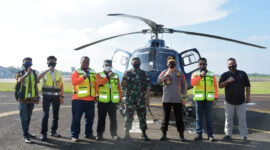 FOTO : Danrem 042/Garuda Putih Brigjen TNI M. Zulkifli bersama Kapolda Jambi Irjen Pol Firman Shantyabudi Melaksanakan Patroli Udara Menggunakan Helikopter Memantau Karhutla di wilayah Provinsi Jambi, Jum'at (24/07/20).