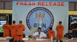 FOTO : Kepala BNN Provinsi Jambi Brigjen Pol Dwi Irianto saat menggelar pres rilis di Kantor BNN Provinsi Jambi, Selasa (11/08/20).