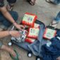 FOTO : Petugas BNNP Jambi Saat Memeriksa Barang Bukti Diduga Shabu-Shabu yang Dibawa oleh Keempat Pelaku.