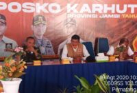 FOTO : Danrem 042/Gapu Brigjen TNI M. Zulkifli pada Kegiatan Briefing Posko Satuan Tugas Karhutla Prov. Jambi di kantor BPBD Prov Jambi, Rabu (19/08/20).