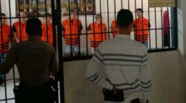 FOTO : Kejaksaan Negeri Tanjung Jabung Barat Saat Melimpahkan 10 Tahanan Titipan di Polres Tanjung Jabung Barat ke Lapas Klas II B Kuala Tungkal di Bram Itam.