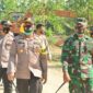 FOTO : Kapolres AKBP Guntur Saputro dan Dandim 0419/Tanjab Letkol Inf Erwan Susanto Ketika Hadiri Sosialisasi dsn Ikrar Deklarasi Pilkada 2020 Damai dan Sekat di Mako Polsek Tungkal Ulu, Sabtu (19/09/20)