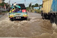 FOTO : Ketika Banjir Rop Menggengni Sejumlah Jalan Utama di Kota Kuala Tungkal Tanjab Barat November 2020 lalu.