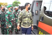 FOTO : Kasat Cek Fasilitas 6 Ambulance Hibah dari PT. Kebun Tebu Mas diserahkan oleh Ali Sanjaya Boedidarmo selaku Direktur Utama di Markas Besar TNI Angkatan Darat, Selasa (23/02/21).