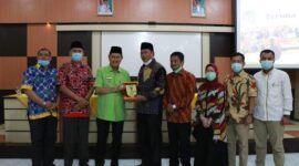 FOTO : Wabup Hairan bersama Anggota Komisi III DPRD bersamaan Wabup Inhil H. Syamsuddin Uti saat Kunjungan Kerja sekaligus Silaturrahim, Kamis (01/04/21).