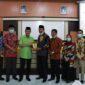 FOTO : Wabup Hairan bersama Anggota Komisi III DPRD bersamaan Wabup Inhil H. Syamsuddin Uti saat Kunjungan Kerja sekaligus Silaturrahim, Kamis (01/04/21).