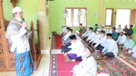 FOTO : Bupati Tanjab Barat KH. Anwar Sadat