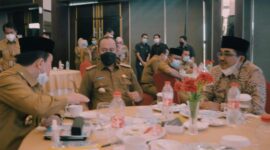 Bupati Tanjung Jabung Barat H. Anwar Sadat saat Hadiri Musrembang RKPD Provinsi Jambi 2022 di Ballroom Swiss-Belhotel Jambi. FOTO : KOMPIM,