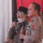 FOTO : Bupati H. Anwar Sadat dan Kapolres Tanjabbar AKBP Guntur Sapotro Pada Acar Pengukuhan Polsek Tebung Tinggi, Rabu (07/04/21).