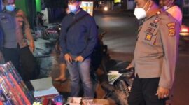 FOTO : Satgas Tindak dan Satgas Preventif Ops Pekat I Siginjai 2021 Amankan Penjual Petasan dengan BB 5000 Buah Petasan.