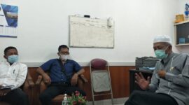 Ketua Komite SMAN 1 Tanjabbar Didampingi Aliansi Wartawan Tanjung Jabung Barat Sharing dengan Diskominfo. FOTO : Istimewa