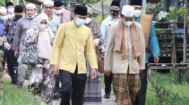 Bupati KH. Anwar Sadat saat Safari Ramadhan bersma Wabup Hairan dan rombongan di Kelurahan Tungkal V, Kecamatan Seberang Kota. FOTO : Forkopim
