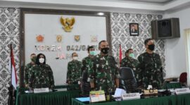 FOTO : Danrem 042/Gapu Pimpin Rakor Rencana Penyiapan PPKM Mikro di Korem 042/Gapu, Rabu (21/04/21)