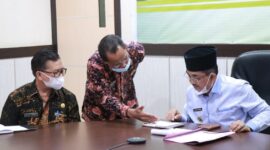FOTO : Bupati H. Anwar Sadat Saat Ikuti Rakor Pembatasan Mudik Lebaran dengan Pj Gubernur dan Kapolda Jambi