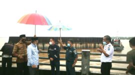 FOTO : Bupati Tanjab Barat H. Anwar Sadat Meninjau WFC Pasca Dihantam Tingkang, Kamis (22/04/21)