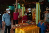 FOTO : Kapolres Bersama Kaposek Tungkal Ilir Saat Meninjau Peserta Gema Membumi di Kawasan Patunas, Jumat (23/04/21) malam.