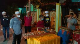 FOTO : Kapolres Bersama Kaposek Tungkal Ilir Saat Meninjau Peserta Gema Membumi di Kawasan Patunas, Jumat (23/04/21) malam.