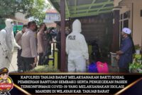 Polres Tanjabbar Berikan Paket Sembako pada Puluhan Pasien Covid-19 Jalani Isolasi Mandiri di Tungkal Ilir, Jumat (14/05/21). FOTO : Humas Polres Tjb.