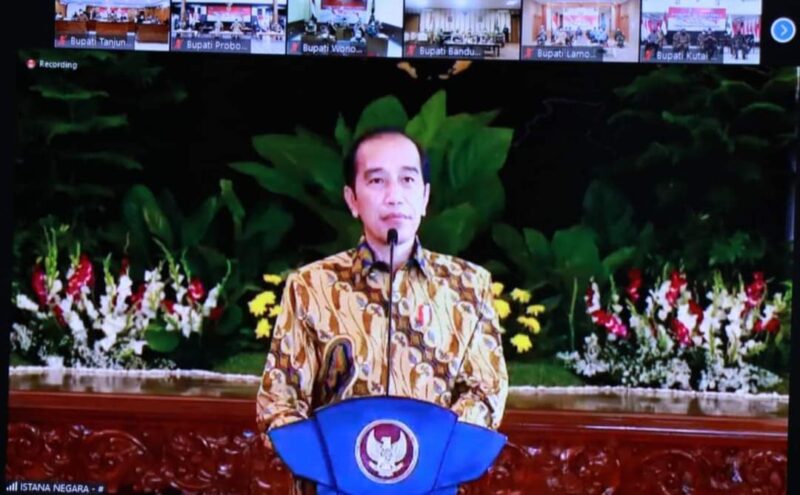 Presiden Joko Widodo saat memberikan arahan kepada kepala daerah dan unsur Forkopimda terkait antisipasi lonjakan kasus Covid-19 pasca lebaran.FOTO : Istimewa