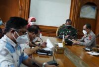 FOTO : Komandan Korem 042/Gapu Brigjen TNI M. Zulkifli pada Rapat Koordinasi Persiapan PSU Pilgub di Ruang Rapat Kantor Gubernur Jambi, Jum'at (21/05/21).