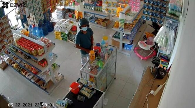 FOTO : Pelaku Pencurian Tas Tangkapan Layar dari Video Viral.