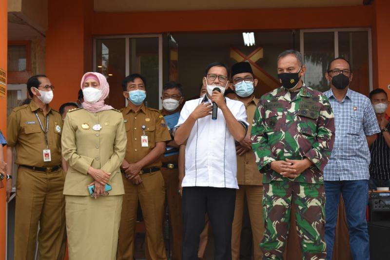 FOTO : Pj Gubernur Jambi Nur Hari Cahaya Murni saat Melepas Logiatik PSU di Kantor KPU Provinsi Jambi.
