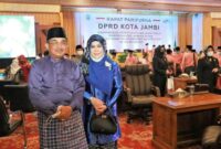 FOTO : Bupati Anwar Sadat dan Istri saat Hadiri Rapat Paripurna Isyimewa DPRD Kota Jambi dalam rangka memperingati Hari Jadi ke-75 Pemerintah Kota Jambi Tahun 2021.