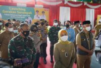 FOTO : Danrem saat menghadiri Launching Gerakan Serempak Pekan Vaksinasi bagi Lanjut Usia se-Provinsi Jambi, bertempat di Lapangan Tenis Indoor Diknas Kota Jambi, Selasa (08/06/21).