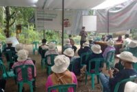 Acara Penutupan Pelatihan Sekolah Lapang Petani Gambut dan Magrove di RT 04 Parit Tekad Dusun Harapan Jaya Desa Mandala Jaya Kecamatan Betara, Sabtu (12/06/21).