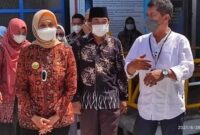 Bupati Tanjab Barat H. Anwar Sadat bersama Pj Gubernur Jambi, Dr. Hari Nur Cahya Murni Saat di Lapas Kelas II B Kuala Tungkal di Bram Itam, Sabtu (26/06/21). FOTO : FATHULQORIB.