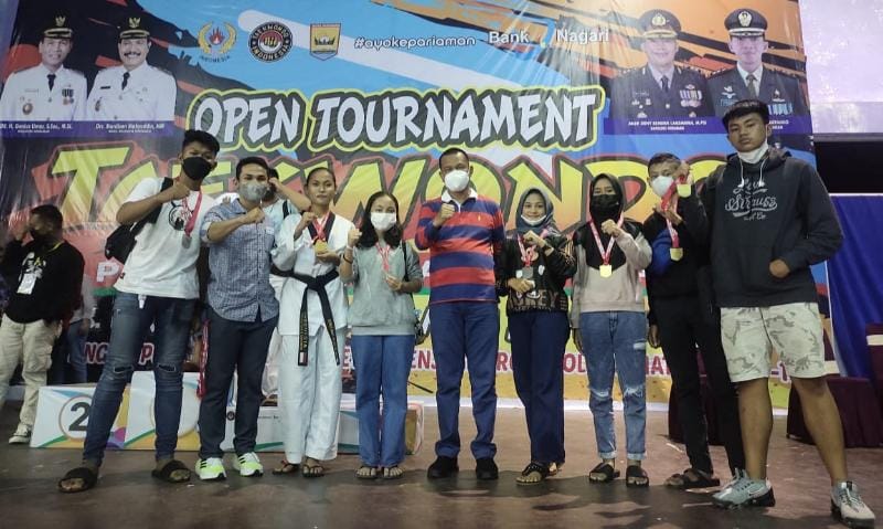 Atlet Akademi Taekwondo Korem 042/Gapu Toreh Prestasi yang Mengikuti Open Tournament Wali Kota Pariaman Cup I Tahun 2021. FOTO : PENREM042GAPU