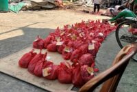 Pemaketan Daging Kurban oleh Panitia Masjid Raya Al Muttaqin Kuala Tungkal, Rabu (21/07/21). FOTO : ZN