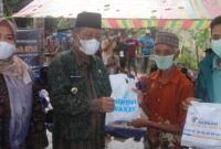 FOTO : Wagub Abdullah Sani Hadiri Penyembelihan Hewan Kurban untuk SAD di Dusun Nebang Parah, Desa Nyogan, Kecamatan Mestong, Muaro Jambi, Kamis (22/07/21).