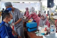 FOTO : Dokumentasi Pelaksanaan Vaksinasi Massal di Halaman Kantor Bupati Juni Lalu