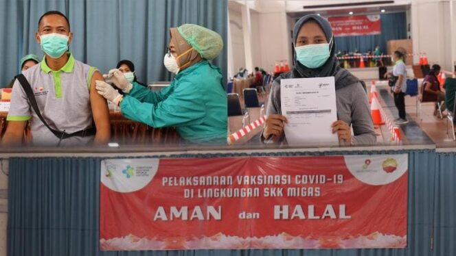 Kegiatan Vaksinasi Massal COVI-19 Dosis Kedua untuk pekerja di lingkungan SKK Migas-PetroChina di BGP dan BCC Camp, Kecamatan Betara, Jumat, (06/08/21). FOTO : HUMAS.