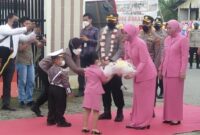 FOTO : Penyambutan Kapolres Tanjab Barat yang Baru AKBP Muharman Arta SIK dan Istri di Mapolres Tanjab Barat Sabtu (14/08/21).
