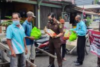   Kejari Tanjab Barat Salurkan Bansos HUT RI ke 76 Kajati Jambi di Kuala Tungkal
