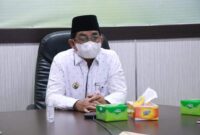 Bupati H. Anwar Sadat Saat Mendengarkan Arahan Presiden Pada Rakornas Pengendalian Inflasi 2021 secara virtual di Ruang Rapat Bupati, Rabu (25/08/21). FOTO : PROKOPIM