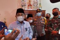 Bupati H. Anwar Sadat Saat Tinjau Serbuan Vaksinasi TNI Kodim 0419/Tanjab di Kantor Camat Betara, Senin (13/9/21). FOTO : LT