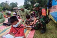 FOTO : Dandim 1002/HST, Letkol Inf Muh. Ishak HB Meninjau Perpustakaan Keliling Dinas Perpustakaan dan Kearsipan (Dispersip) Kalimantan Selatan, Kamis, (16/9/21).