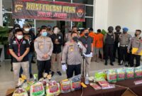 Wakapolda Jambi Brijen Pol Yudawan didampingin Dirresnarkoba Polda Jambi Thomas Panji Susbandaru Saat Pres Rilis Pengungkapan 5 Kg Sabu di Mapolda Jambi, Selasa (02/11/21). FOTO : MEDIAGRUP