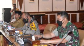 Kasrem 042/Gapu Kolonel Inf M. Yamin Dano Saat Rakor Mobilitas Angkutan Batubara dan Upah Sopir di Auditorium Rumdis Gubernur, Senin (13/12/21). FOTO : PENREM