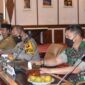 Kasrem 042/Gapu Kolonel Inf M. Yamin Dano Saat Rakor Mobilitas Angkutan Batubara dan Upah Sopir di Auditorium Rumdis Gubernur, Senin (13/12/21). FOTO : PENREM