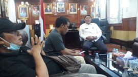 Ketua Umum LPTQ Tanjab Barat Hairan, SH saat dikonfirmasi awak Media. FOTO : Bas