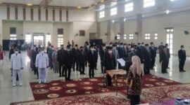 Bupati Muaro Jambi Hj. Masna Busro, SE, M.Tr.IP Saat Melantik 48 pejabat Eselon III dan IV di Gedung Serbaguna Kabupaten Muaro Jambi Sabtu (18/12/21). FOTO : Noval