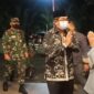 Bupati H. Anwar Sadat saat Silaturahmi dengan Pendeta Alfrits Pelle Gereja Pantekosta Kuala Tungkal, Jumat malam (24/12/21). FOTO : Bas