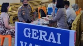 Kapolres Muaro Jambi AKBP Yuyan Priatmaja Saat Tinjau Malam Natal di Gereja GPIB Imanuel, Mestong, Jumat (24/12/21). FOTO : Noval.