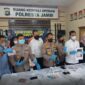 FOTO : Kapolresta Jambi Kombes Pol Eko Wahyudi, SIK MH saat konfrensi pers di Polresta Jambi, Senin (27/12/21).