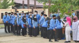 FOTO : Dok. Pengambilan Sumpah Janji PNS di halaman Kantor BKPSDM Tanjab Barat, Rabu (17/11/21)